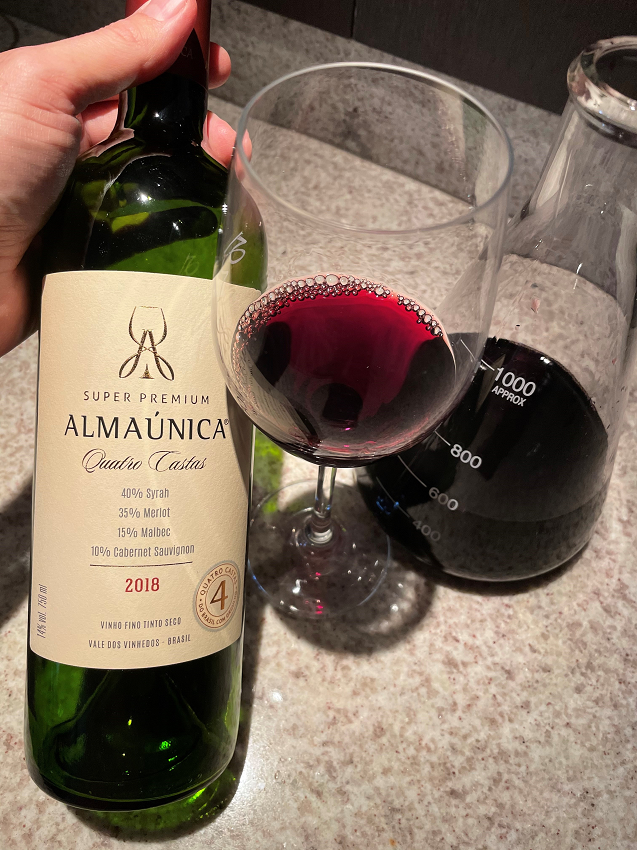 Degustação: Vinho "ALMAÚNICA SUPER PREMIUM QUATRO CASTAS 2018"