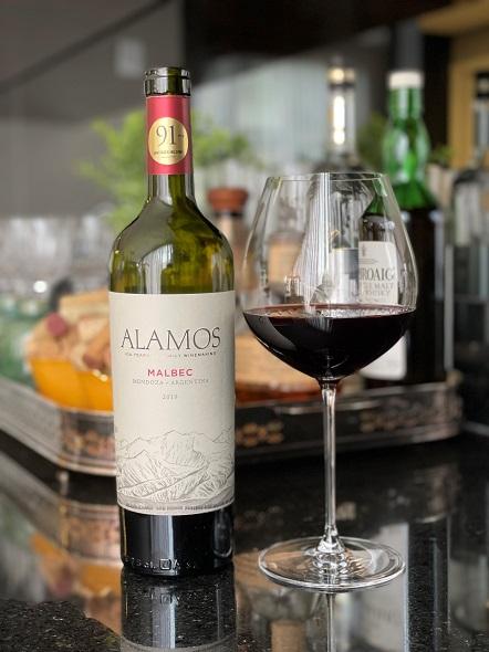 Degustação: Vinho "ALAMOS MALBEC 2019"
